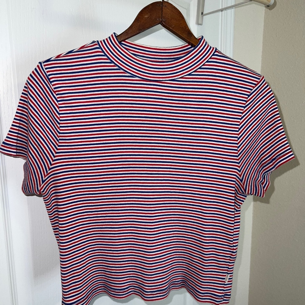 Levi’s Cropped TShirt